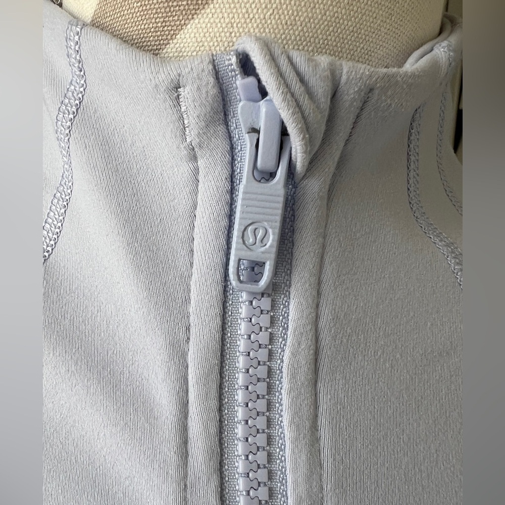 Lululemon Light Purple Women’s Jacket Sz 8 - Picture 4 of 8